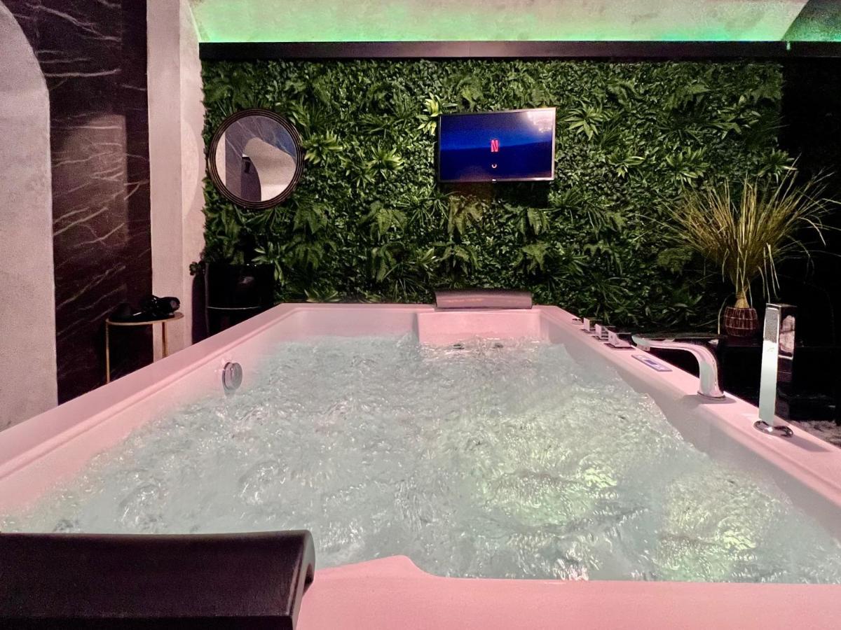 Romantic Wellness Apartment Colosseo المظهر الخارجي الصورة