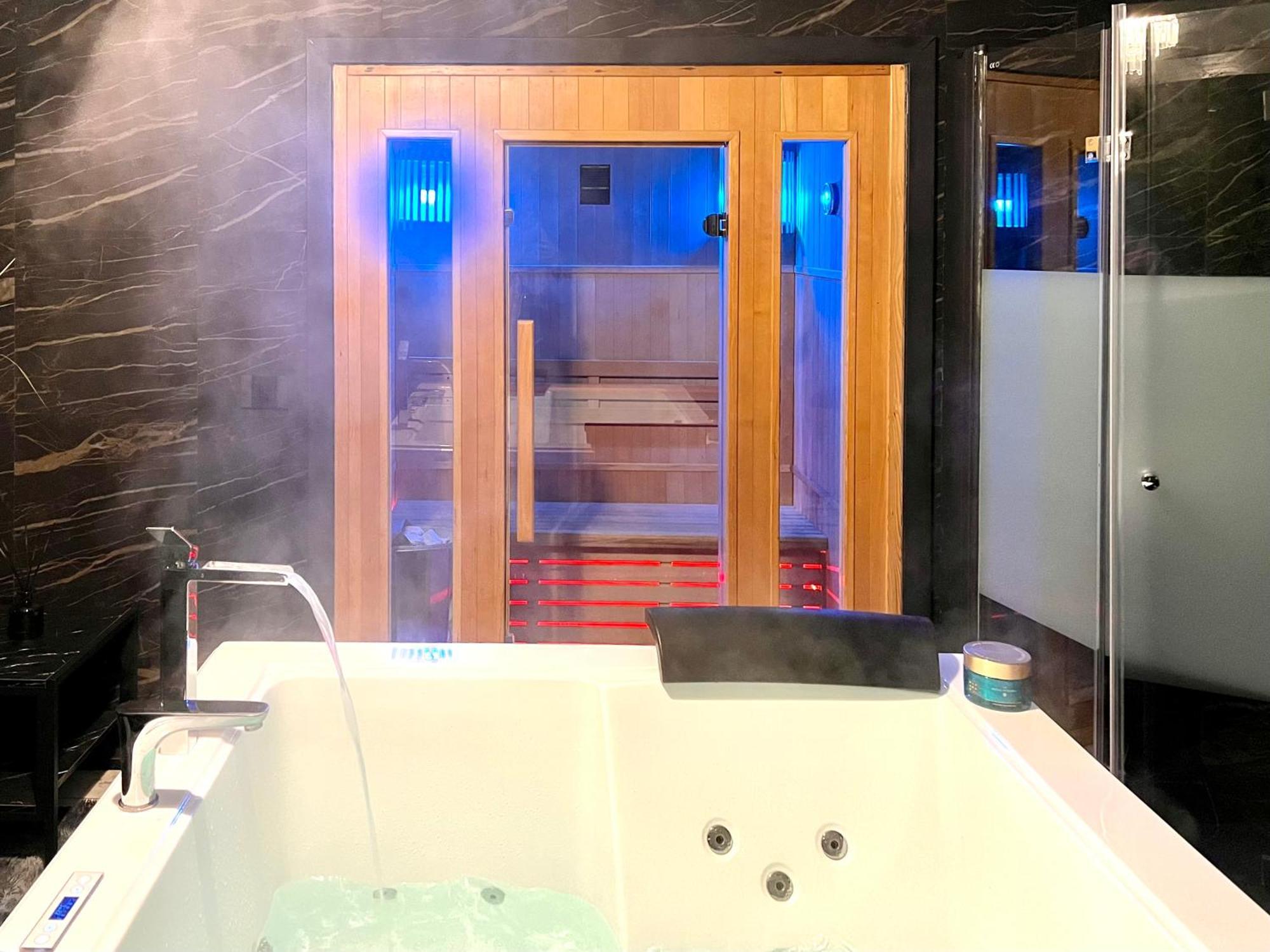 Romantic Wellness Apartment Colosseo المظهر الخارجي الصورة